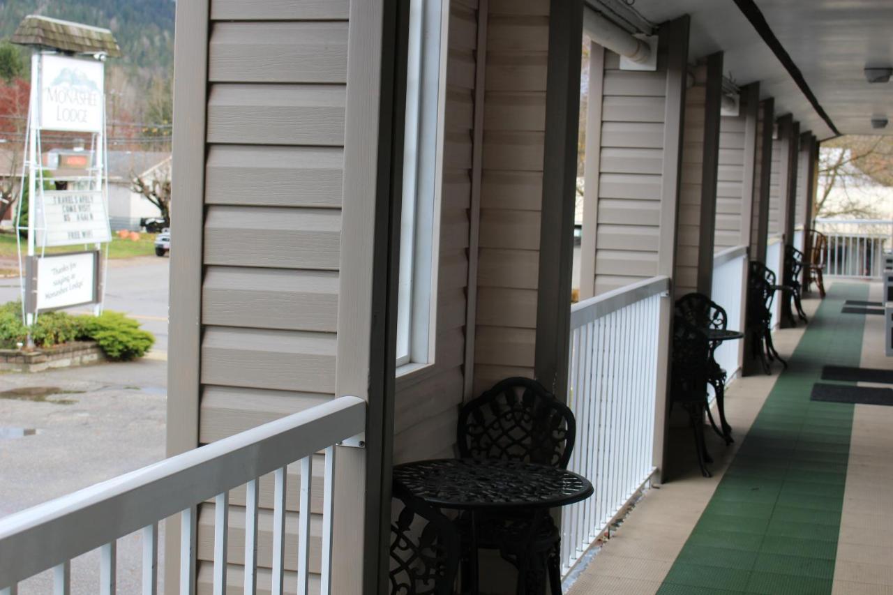 Monashee Lodge Revelstoke Exterior photo