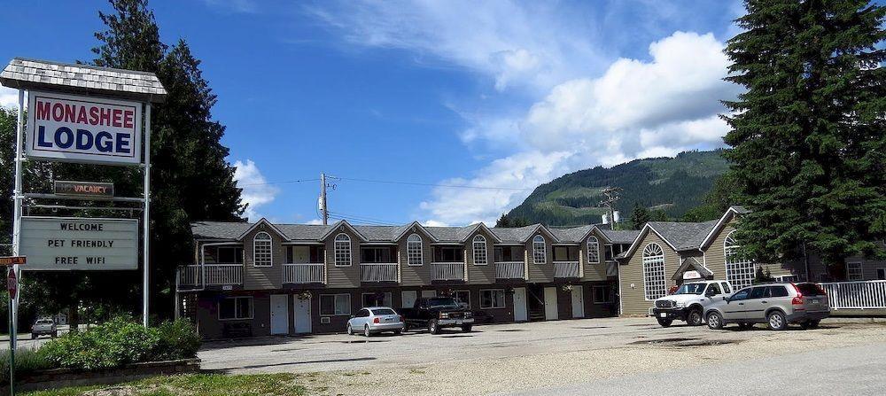 Monashee Lodge Revelstoke Exterior photo