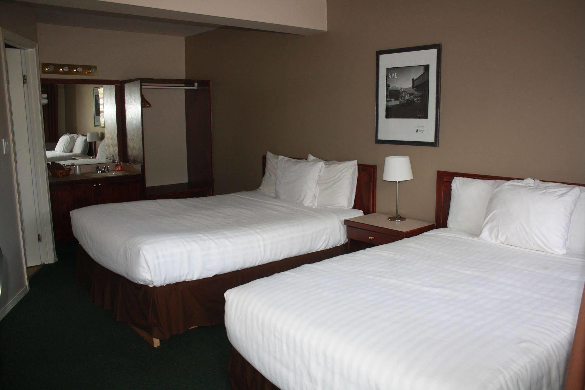 Monashee Lodge Revelstoke Exterior photo